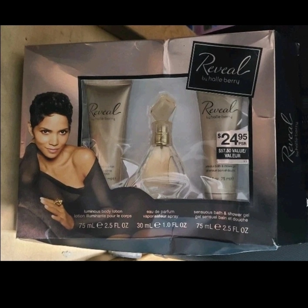 Women's Fragrance Gift Set - ChampagneHalle Berry Reveal Eau de Parfum Gift Set